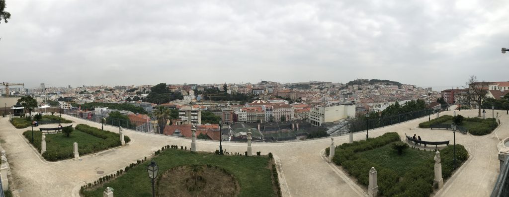 Aussicht vom Miradouro de São Pedro de Alcântara