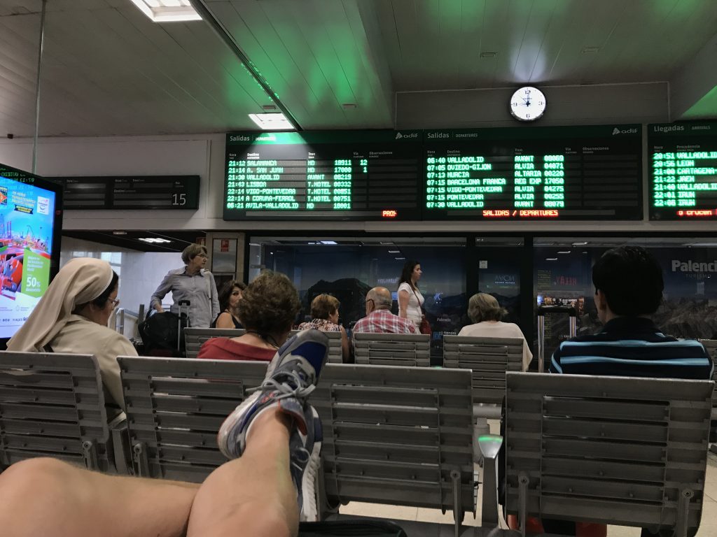 Warten auf den Nachtzug nach Lissabon
