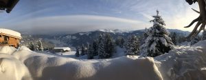 Ausblick von der Hütte ins Zillertal
