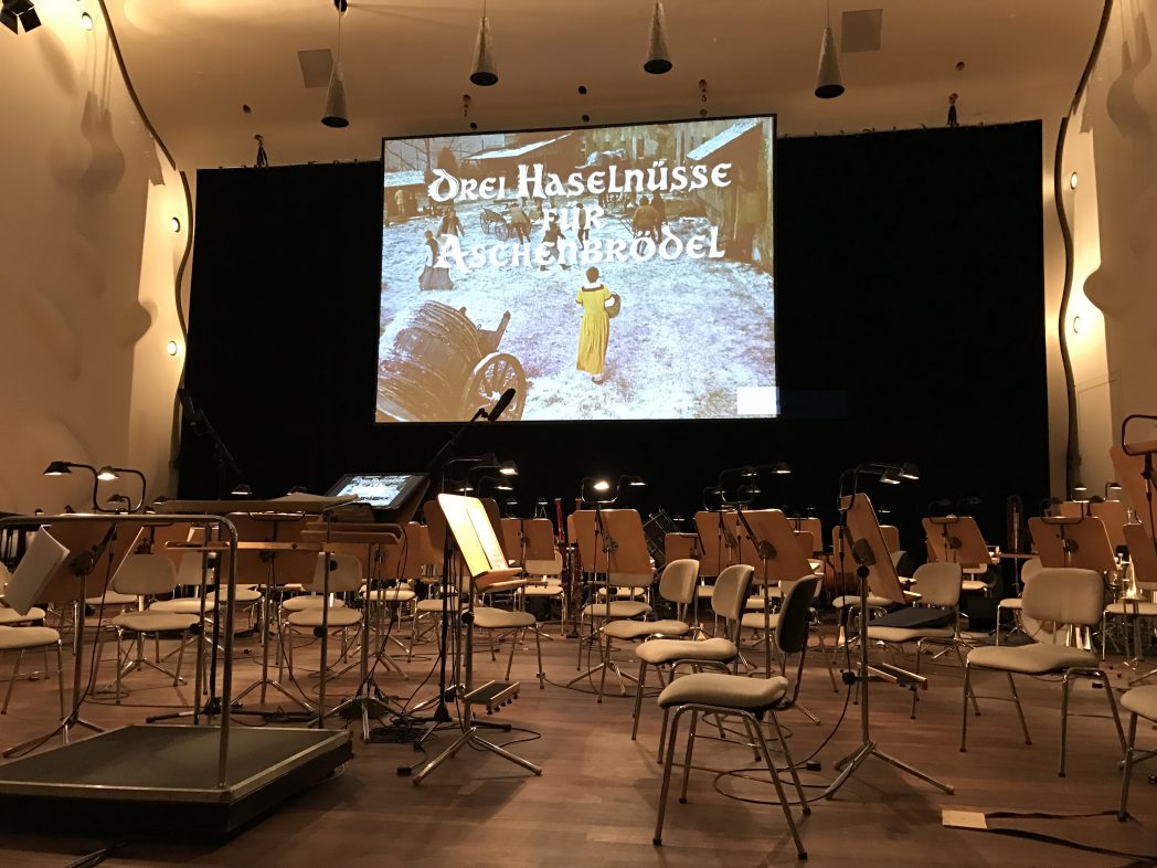 Nikolaisaal - Film-Livekonzert "Drei Haselnüsse für Aschenbrödel"
