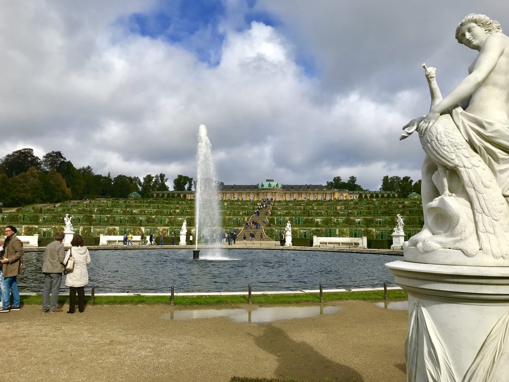 Schloss und Park Sanssouci im Sommer
